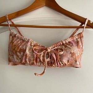 Xhilaration bikini top. EUC. Size Medium. Beige, pink, white. Adjustable.